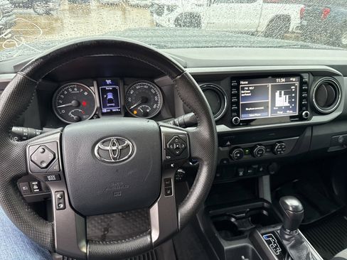 Used 2020 Toyota Tacoma TRD Sport image 17