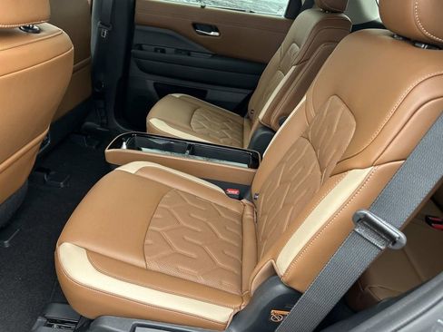 New 2026 Nissan Pathfinder Platinum AWD/4WD image 18