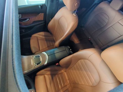 Used 2021 Mercedes-Benz GLC 300 4MATIC image 11