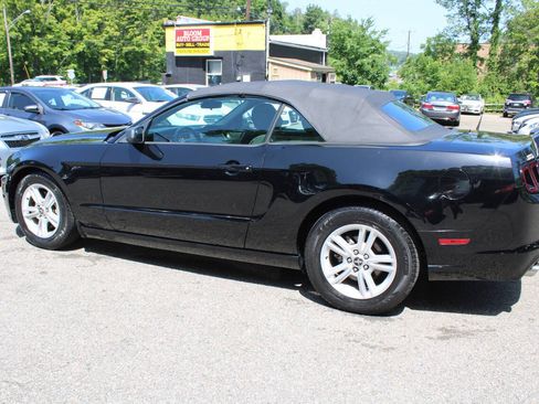 Used 2014 Ford Mustang Convertible RWD image 11
