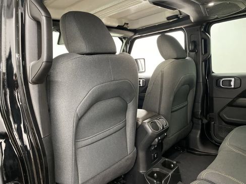 Used 2025 Jeep Wrangler Sahara image 15