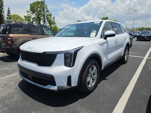 Used 2024 Kia Sorento LX FWD image 4