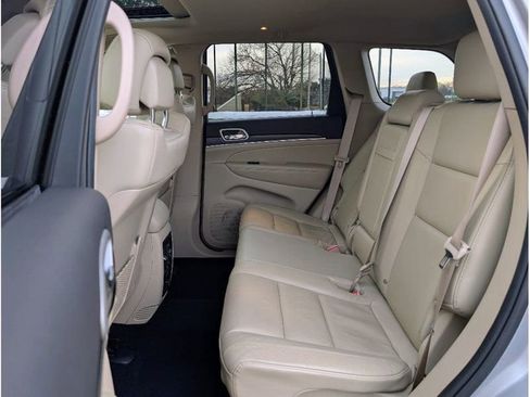 Used 2019 Jeep Grand Cherokee Limited image 17