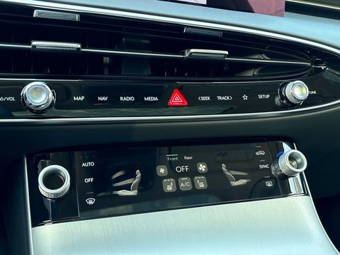 New 2026 Genesis GV70 2.5T Select AWD/4WD image 18