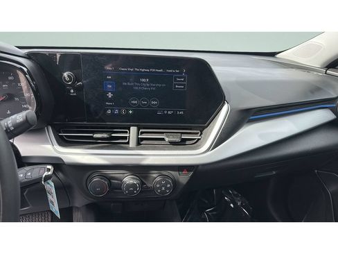 Used 2025 Chevrolet Trax LS FWD image 14