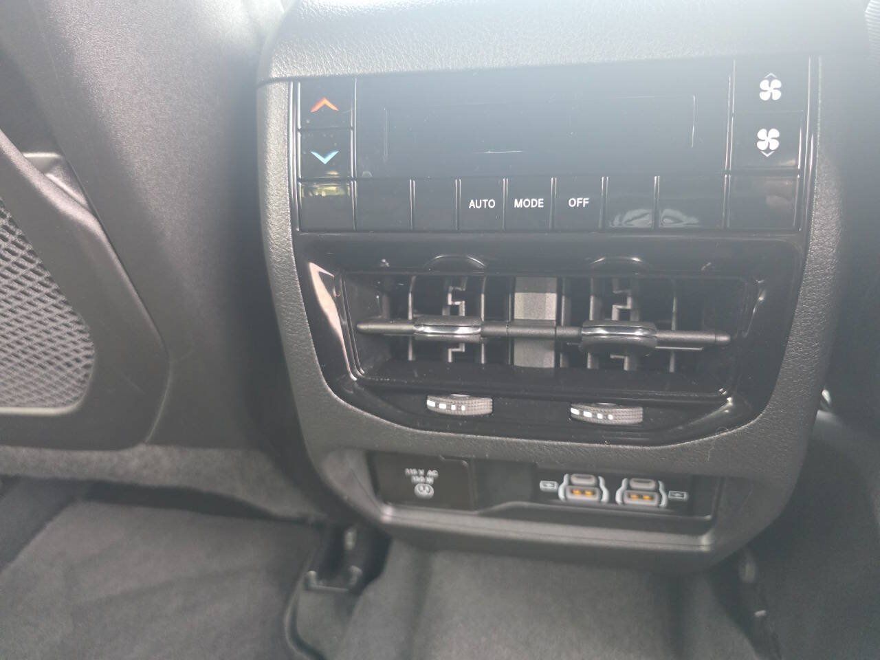 Used 2025 Jeep Grand Cherokee L Laredo AWD/4WD image 15