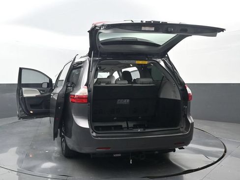 Used 2019 Toyota Sienna Limited FWD image 35