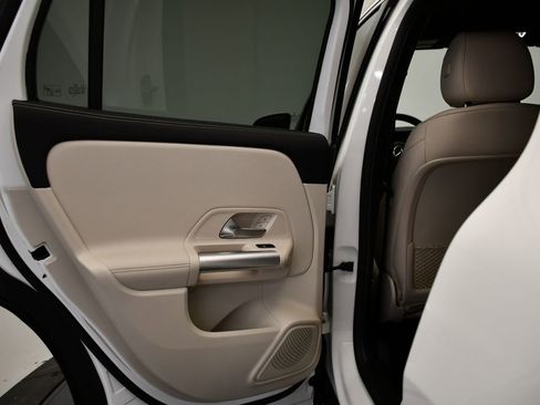 Used 2025 Mercedes-Benz GLA 250 4MATIC image 40