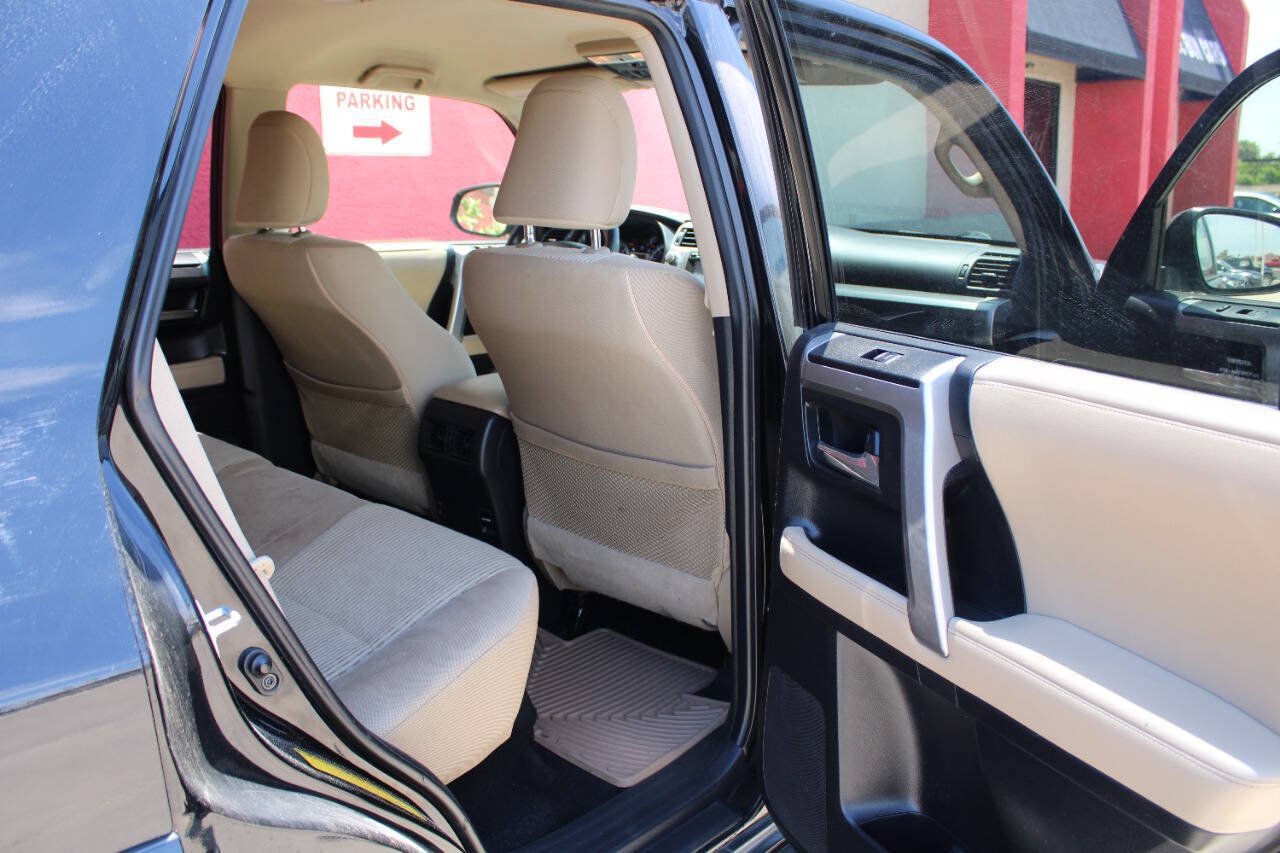 Used 2017 Toyota 4Runner SR5 AWD/4WD image 14