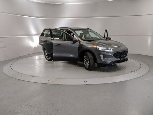 Certified 2022 Ford Escape Titanium w/ Class II Trailer Tow Package image 7