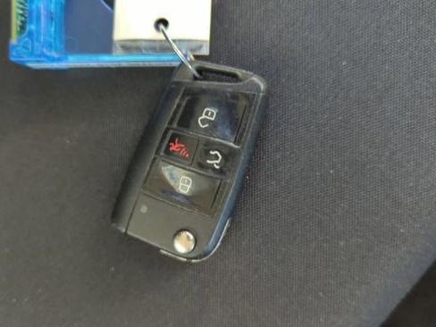 Used 2016 Volkswagen Golf S FWD image 35