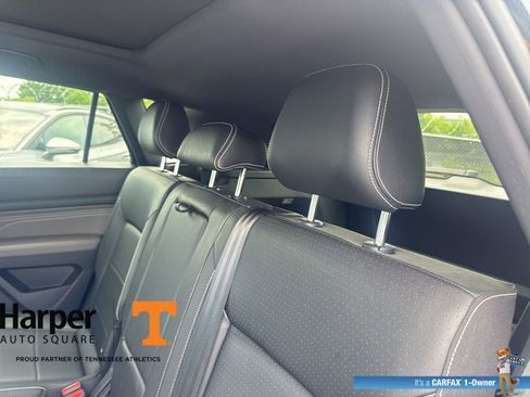 Used 2023 Volkswagen Atlas Cross Sport SE w/ Panoramic Sunroof Package FWD image 8
