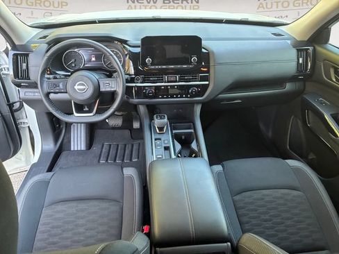 Used 2024 Nissan Pathfinder SV FWD image 10