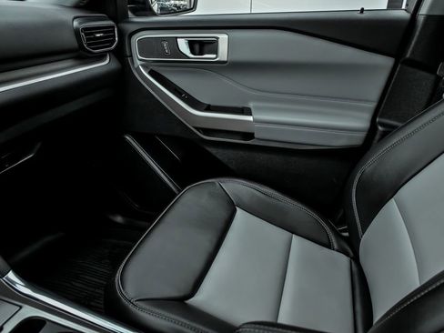 Used 2023 Ford Explorer XLT w/ Equipment Group 202A image 27