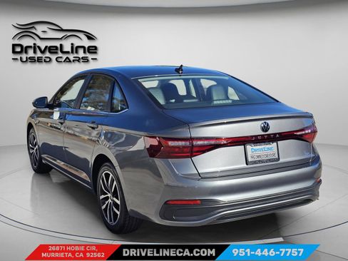 Used 2025 Volkswagen Jetta SE image 6