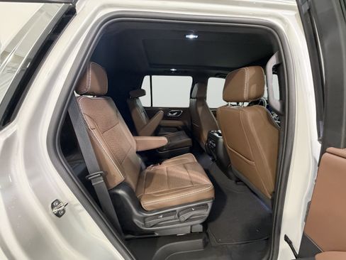 Used 2023 Chevrolet Tahoe High Country w/ LPO, Illumination Package AWD/4WD image 14