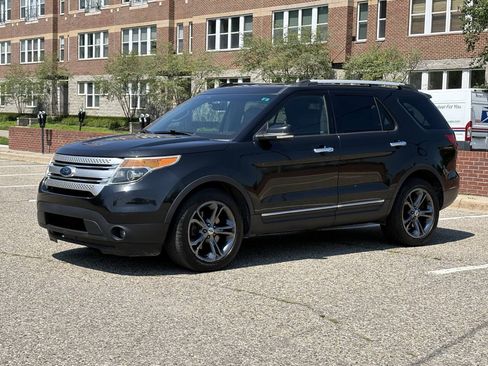 Used 2015 Ford Explorer XLT w/ Equipment Group 202B FWD image 1