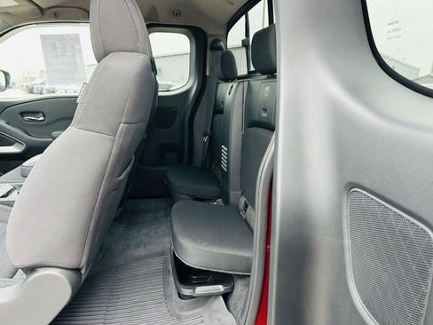 Used 2022 Nissan Frontier SV image 25