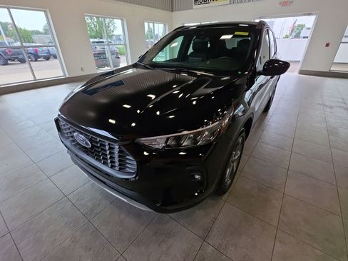 Used 2025 Ford Escape ST-Line Select AWD/4WD image 2