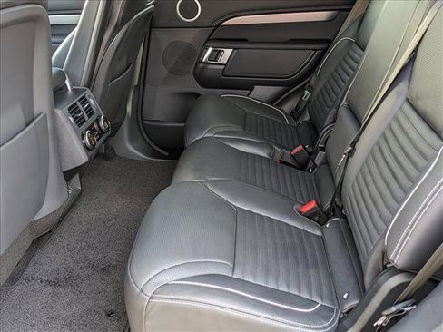 Used 2024 Land Rover Discovery Dynamic SE image 17