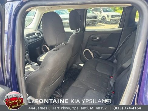 Used 2016 Jeep Renegade Latitude w/ Popular Equipment Group AWD/4WD image 10