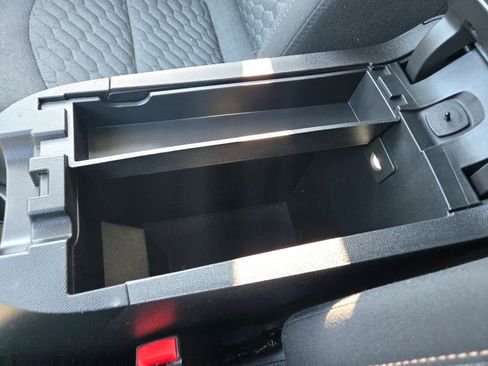 Used 2018 Chevrolet Equinox LT image 12