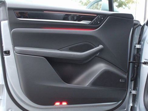 New 2025 Porsche Macan 4 Electric image 17