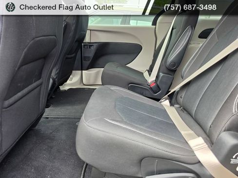 Used 2022 Chrysler Voyager LX FWD image 19