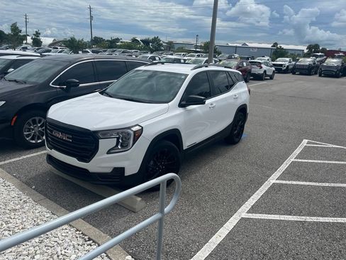 Certified 2024 GMC Terrain SLE w/ Driver Convenience Package FWD image 2