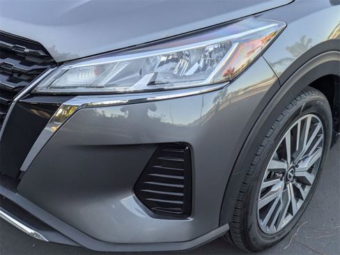 Used 2024 Nissan Kicks SV image 11