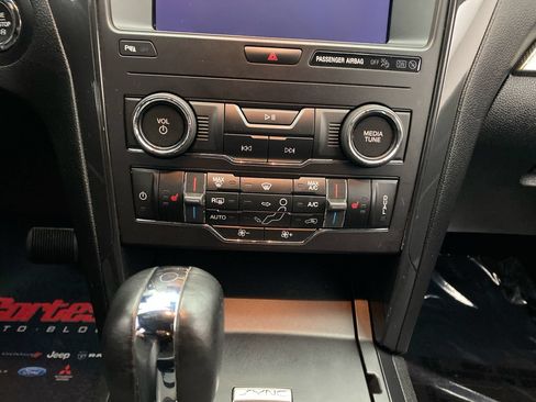 Used 2019 Ford Explorer XLT w/ Equipment Group 202A AWD/4WD image 22