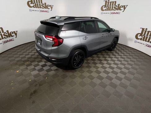 Used 2023 GMC Terrain SLE w/ Driver Convenience Package image 8
