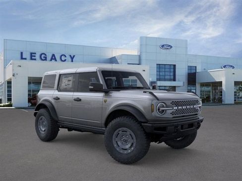 New 2025 Ford Bronco Badlands image 7