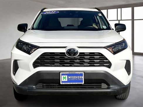 Used 2021 Toyota RAV4 LE image 2
