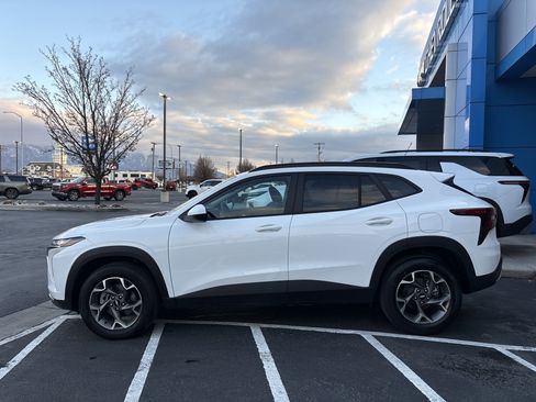 New 2026 Chevrolet Trax LT w/ Driver Confidence Package image 2