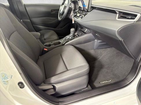 Used 2025 Toyota Corolla LE FWD image 11