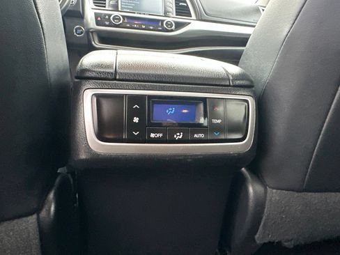 Used 2017 Toyota Highlander XLE AWD/4WD image 21