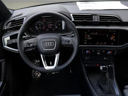 Used 2025 Audi Q3 2.0T Premium w/ Convenience Package image 16