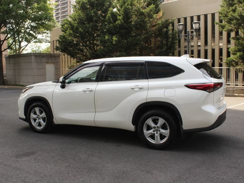 Used 2020 Toyota Highlander L AWD/4WD image 9