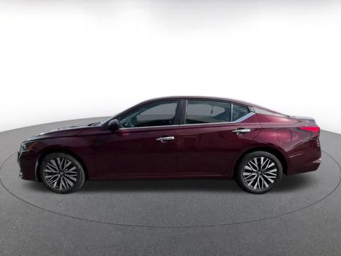 Used 2025 Nissan Altima 2.5 SV FWD image 7