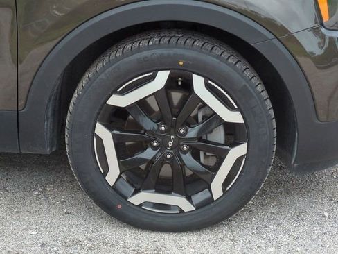 Used 2023 Kia Telluride EX w/ EX Captain's Chair Package AWD/4WD image 11