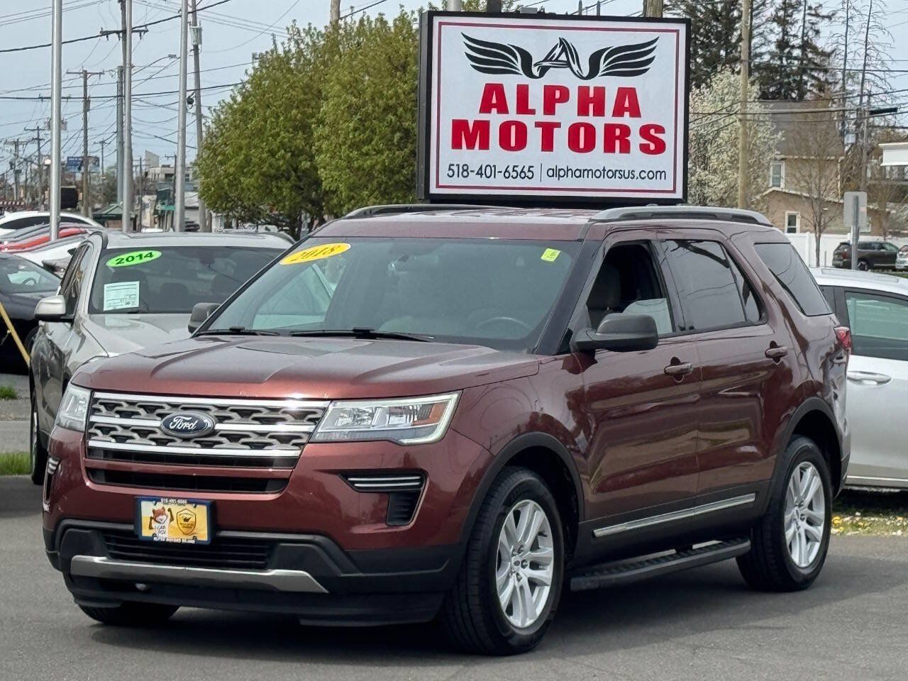 Used 2018 Ford Explorer XLT AWD/4WD image 3