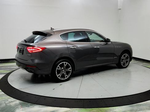 Used 2018 Maserati Levante GranLusso AWD/4WD image 5