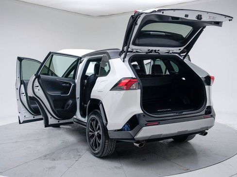 Used 2022 Toyota RAV4 XSE image 19