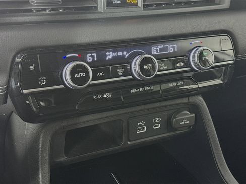 Certified 2023 Honda Pilot Touring image 16