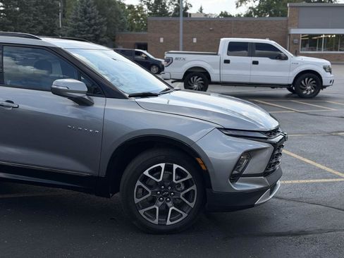 Used 2025 Chevrolet Blazer RS w/ Enhanced Convenience Package AWD/4WD image 3