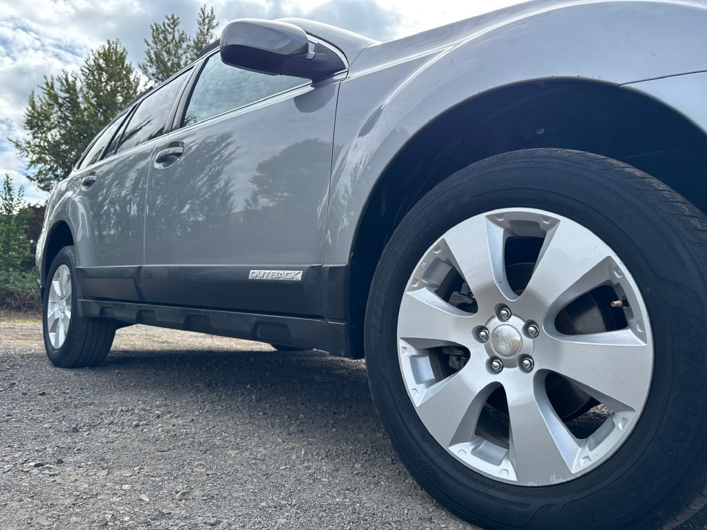 Used 2011 Subaru Outback 2.5i Premium AWD/4WD image 43