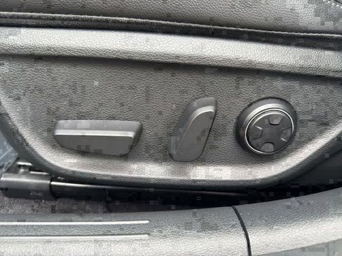 Used 2026 Genesis G70 2.5T image 18