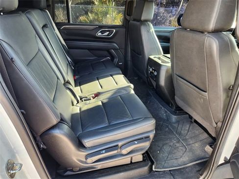 Used 2022 Chevrolet Suburban Z71 image 16