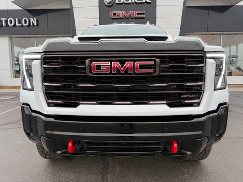 Used 2025 GMC Sierra 2500 AT4X image 7